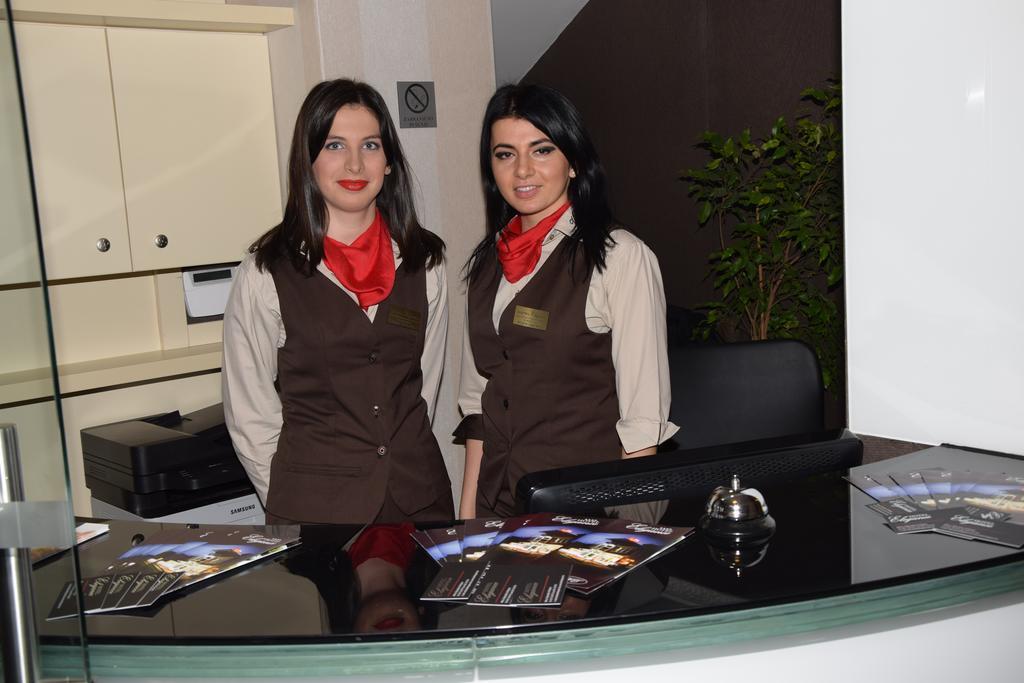 Hotel Elegance Илиджа Экстерьер фото
