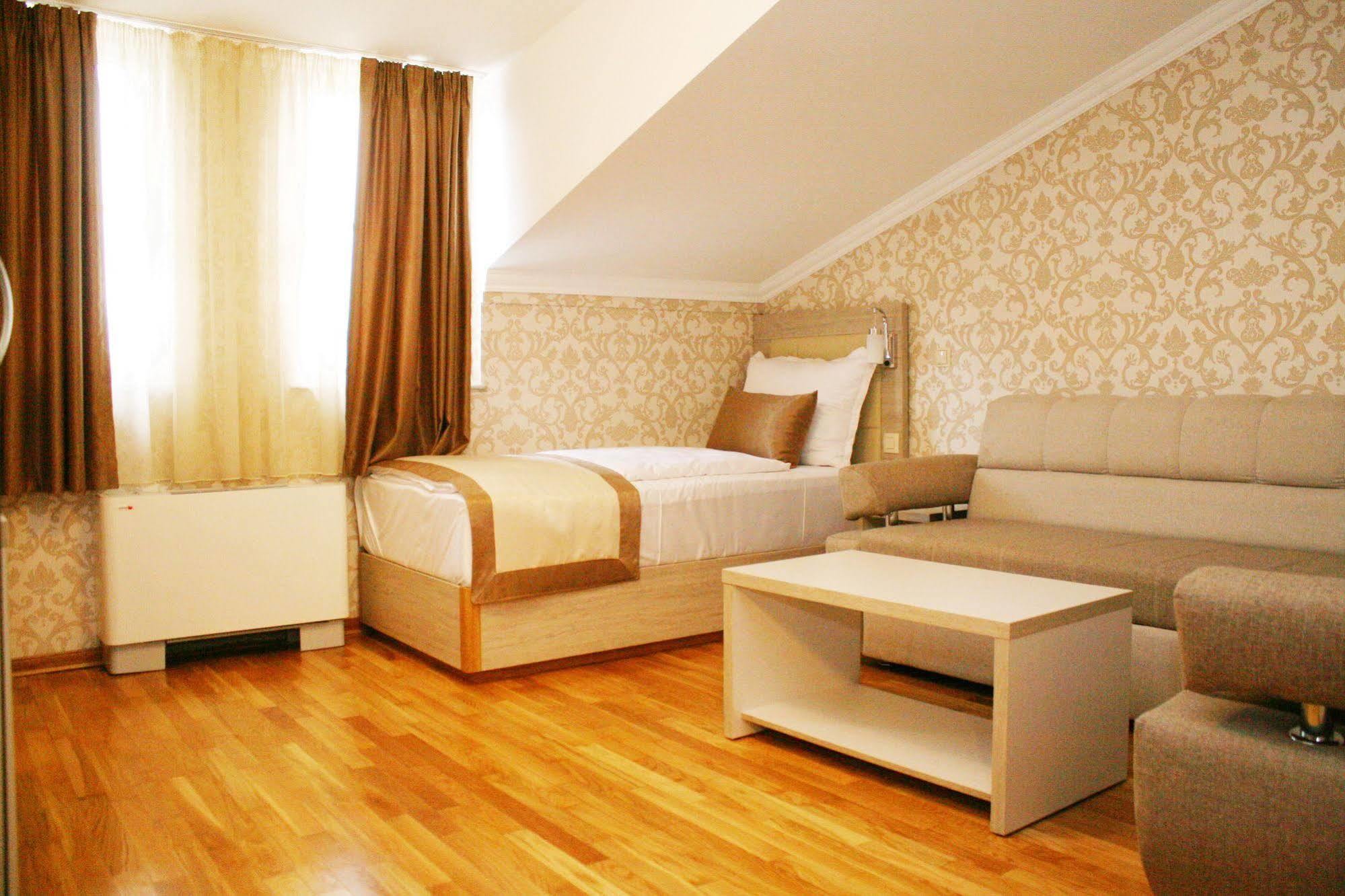 Hotel Elegance Илиджа Экстерьер фото