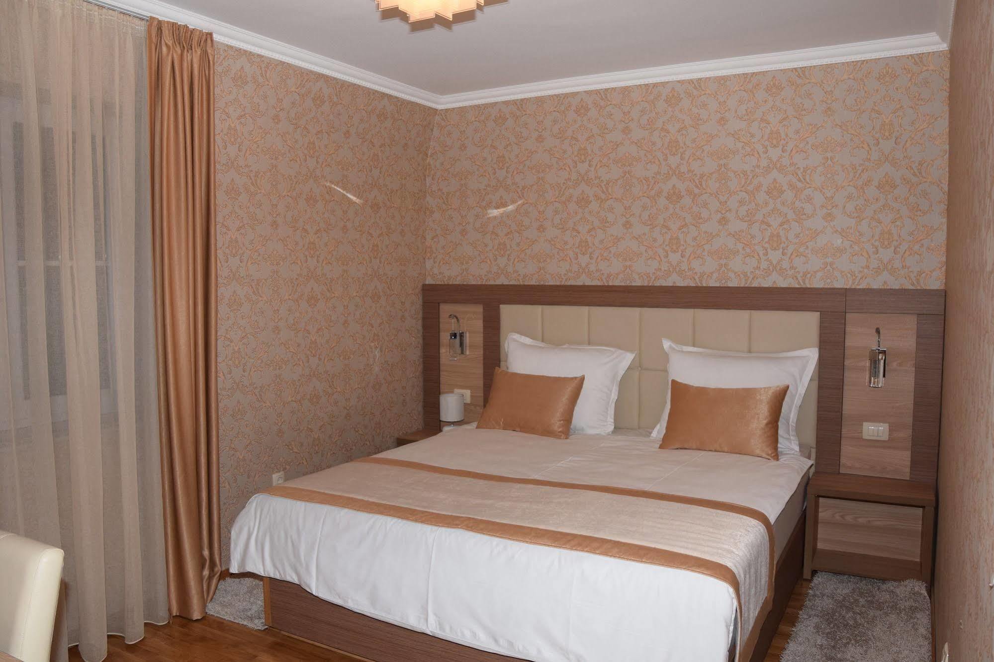 Hotel Elegance Илиджа Экстерьер фото